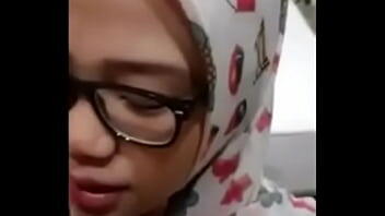 Tudung cumshot muka